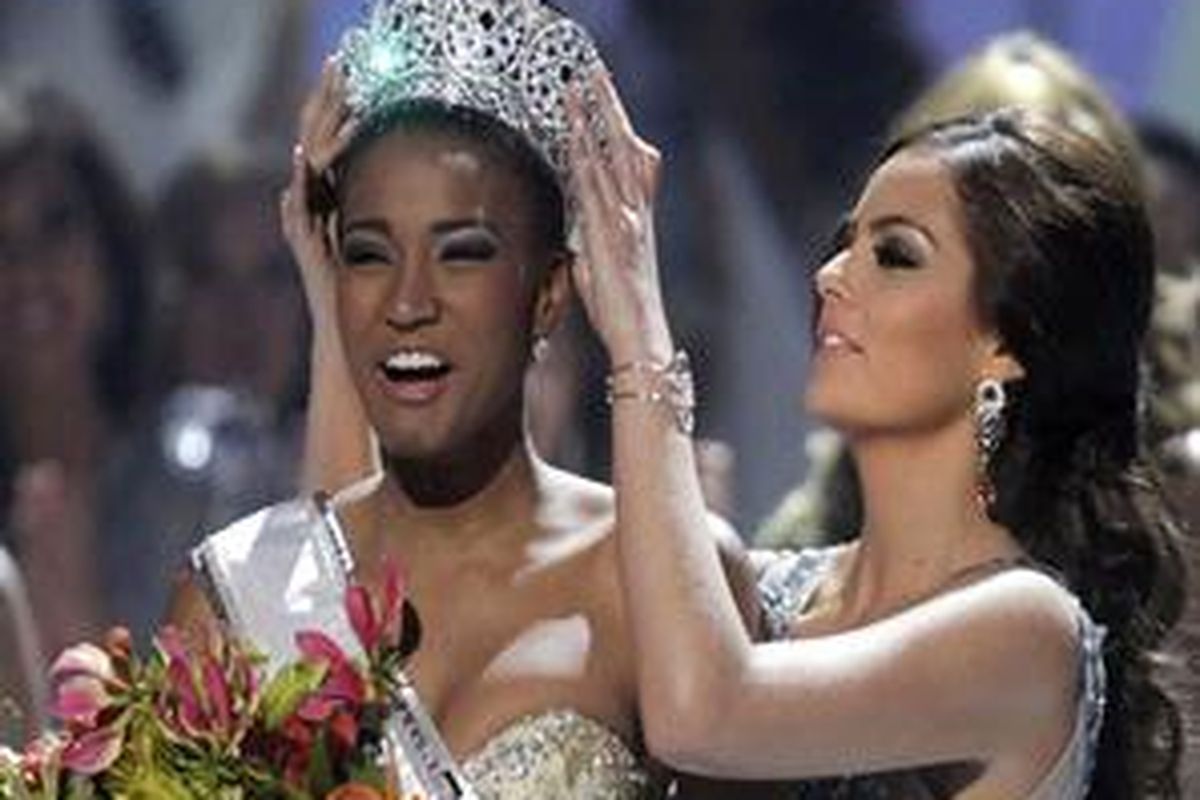Miss Angola, Leila Lopes, 25, terpilih sebagai Miss Universe 2011 menggantikan Ximena Navarrete, Miss Universe 2010 asal Meksiko.