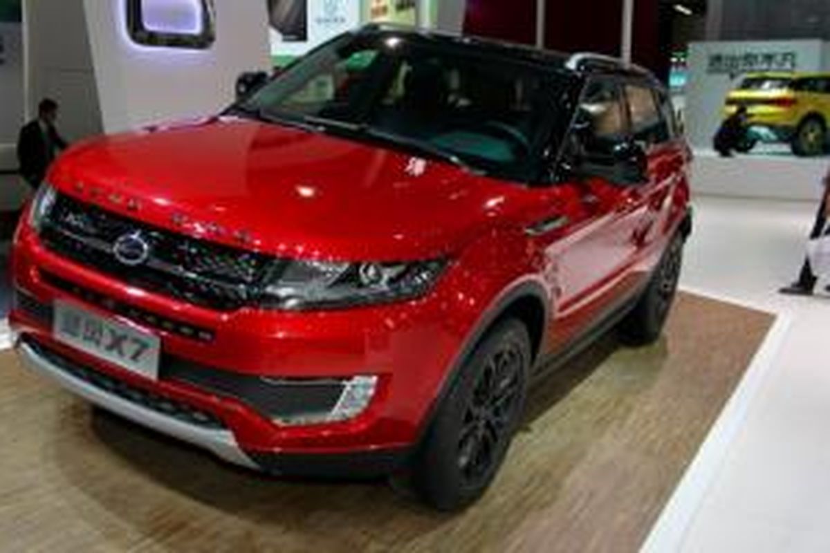 Tampang Landwind X7 yang sangat mirip Range Rover Evoque.