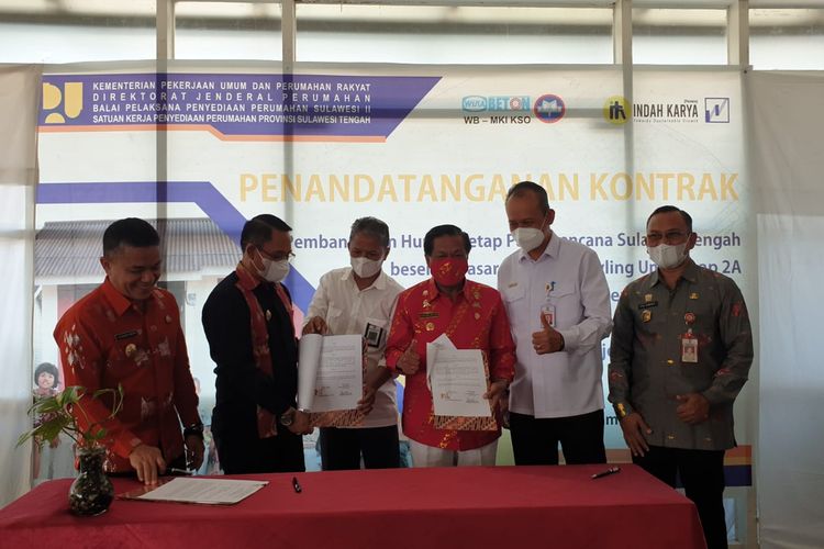 Penandatanganan Kontrak Paket Pembangunan Huntap Pascabencana Sulteng Beserta Prasarana Dasar Kavling Unit 2A di Sulawesi Tengah, Kamis (21/7/2022).
