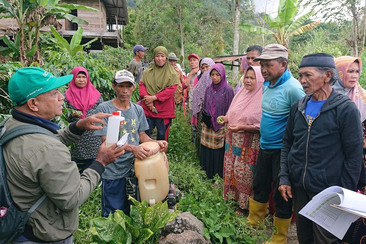 Petani Desa Tobalu, Sulawesi Selatan, dan Yayasan Gugah Nurani Indonesia meluncurkan program pendampingan Tobalu Coffee Project.