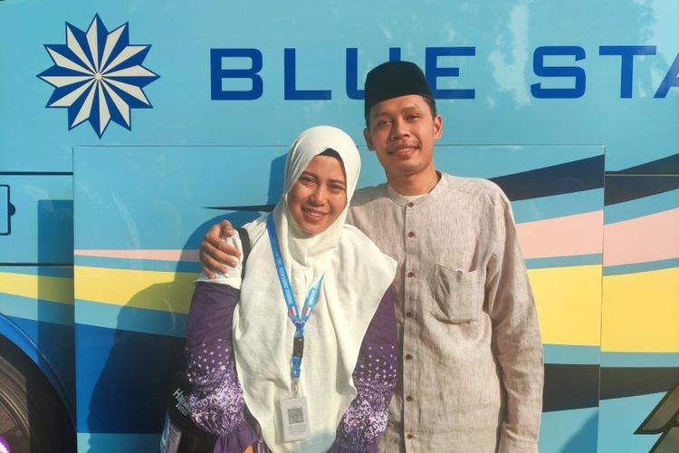 Ibrahim dan istrinya sebelum menunaikan ibadah haji. Foto diambil pada Selasa (6/5/2025).