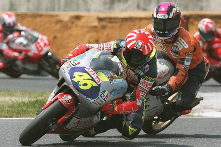 Pebalap Grand Prix asal Italia, Valentino Rossi, saat masih berada di kelas 125cc pada tahun 1997.