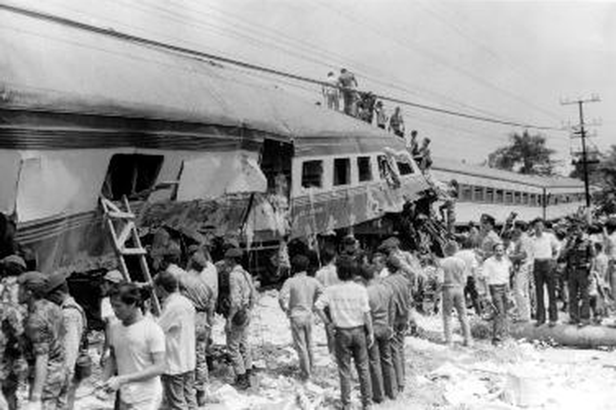 Kecelakaan kereta api di kawasan Bintaro, Jakarta Selatan, 1987.