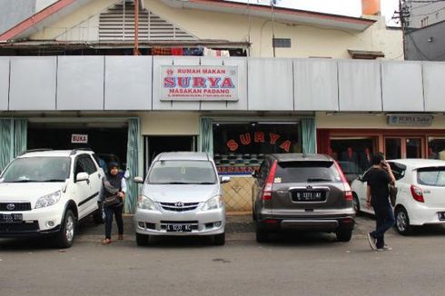 RM Surya, Perhentian Terakhir Anthony Bourdain Bertualang Kuliner di Indonesia