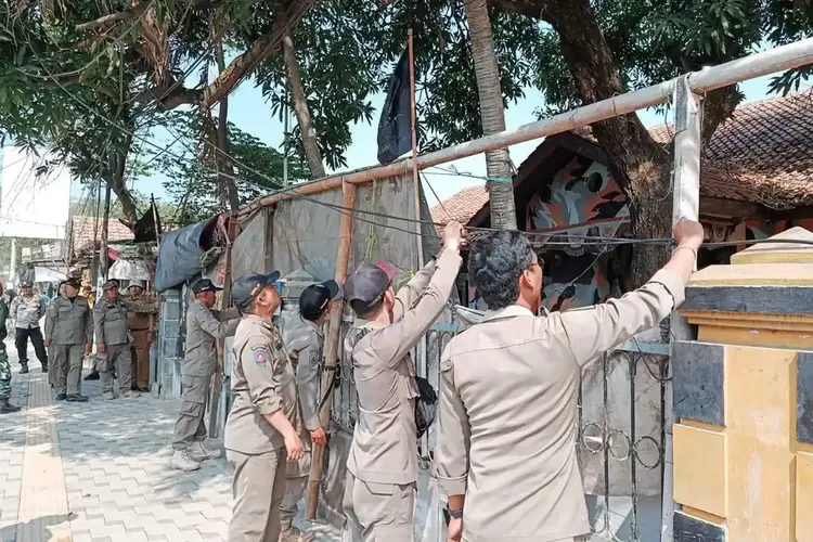Lapak Dibongkar, PKL di Cirebon Mengaku Sudah Bayar Rp 500.000 Per Bulan