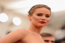 Jennifer Lawrence: Meretas Foto Bugil, Kejahatan Seksual