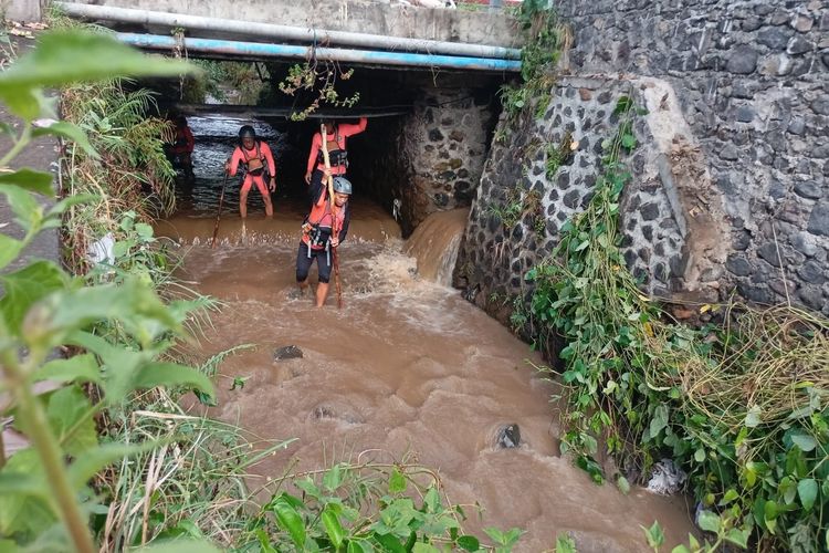 Tim SAR Sisir Sungai hingga Pantai, Cari Mahasiswa Hilang Diterjang Banjir di Buleleng