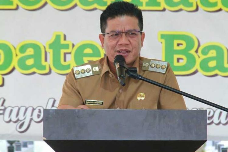 Bupati Bandung Dadang Supriatna berserta Kepala Kementrian Agama (Kemenang) Kabupaten Bandung Abdul Rahim menanggapi soal adanya Pondok Pesantren yang memberikan denda sebesar Rp 37 juta kepada santrinya.
