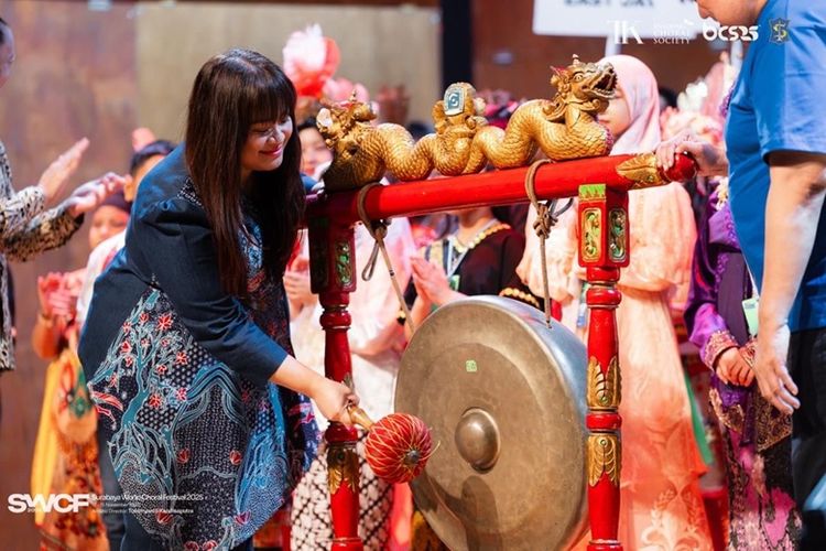Pelindung Kegiatan SWCF 2025 Herlina Harsono Njoto dalam opening ceremony di di Balai Pemuda Surabaya, Jawa Timur. 