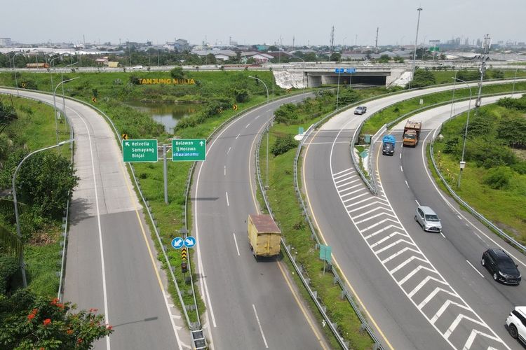 Penampakan dari atas Jalan Tol Belawan-Medan-Tanjung Morawa (Belmera).