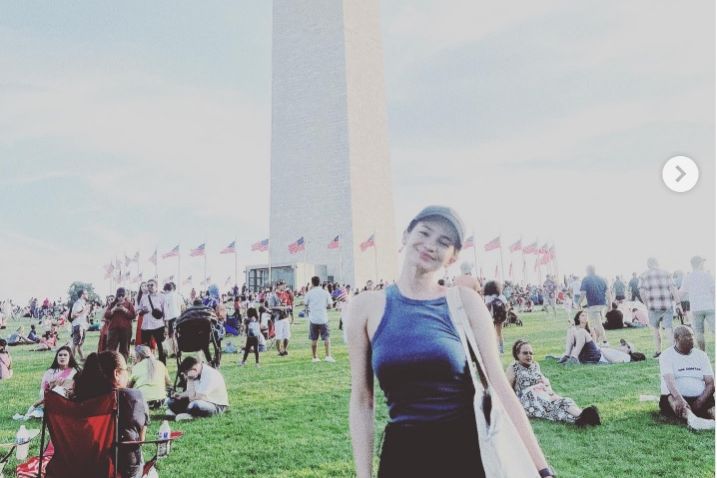 Enzy Storia Unggah Foto di Depan Monumen Washington, Warganet Malah Kira Monas