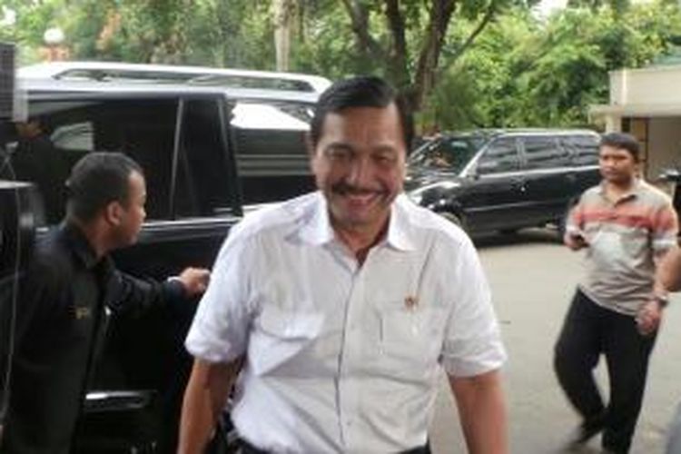 Menteri Koordinator Bidang Politik, Hukum, dan Keamanan Luhut Binsar Pandjaitan, di Gedung Kemenkopolhukam, Senin (30/11/2015).