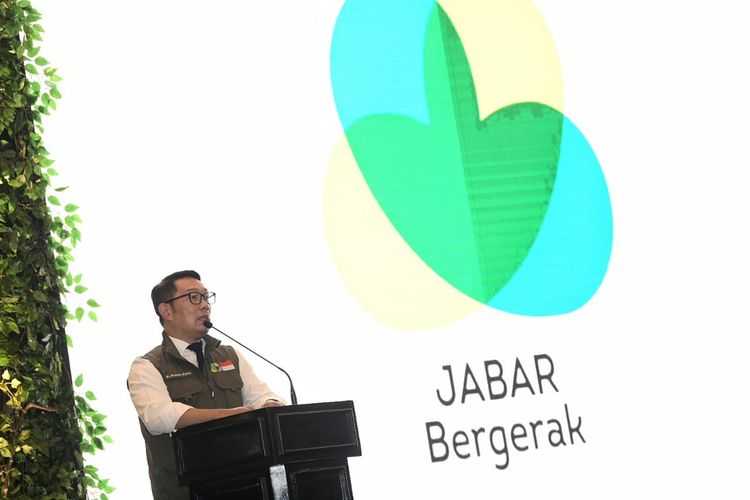 Gubernur Jawa Barat (Jabar) Ridwan Kamil  saat menghadiri Rapat Kerja Daerah (Rakerda) Jabar Bergerak di Ballroom Hotel Grand Preanger Bandung, Minggu (11/4/2021).