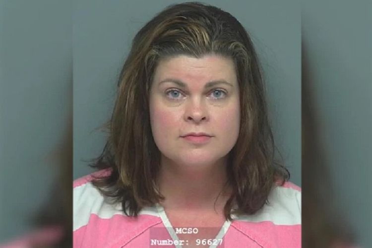 Leticia Lowery, seorang guru di Montgomery County, Texas, Amerika Serikat (AS), dipenjara 20 tahun setelah mengaku bersalah berhubungan seks dengan remaja 14 tahun.
