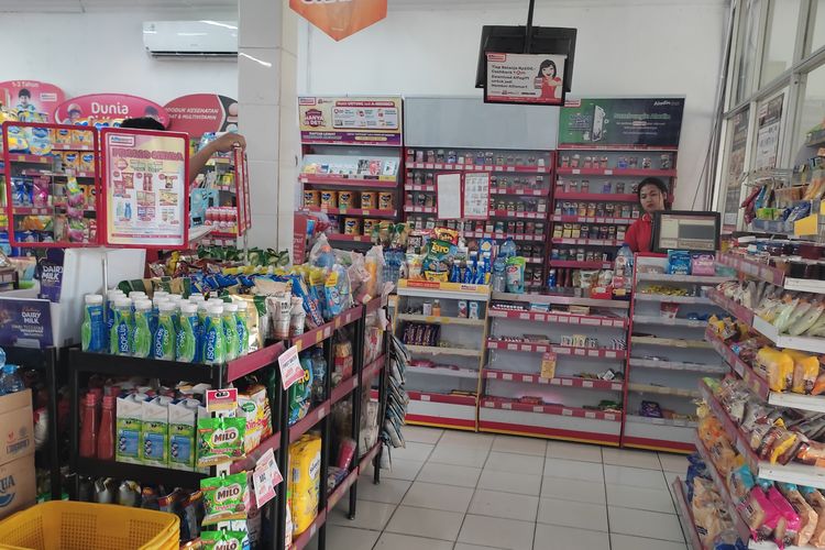 Ilustrasi tarik saldo DANA di Alfamart sampai jam berapa.