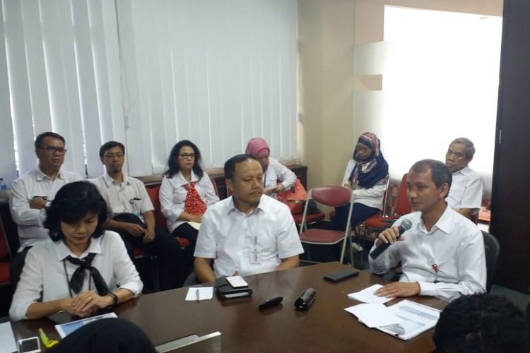 Ketua BPPSPAM Bambang Sudiatmo (kanan) saat media gathering di Instalasi Pengolahan Air Buaran, Jakarta Timur, Senin (19/11/2018).