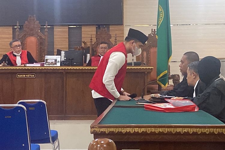 AKP Andri Gustami saat menjalani sidang perdana di PN Tanjung Karang, Senin (23/10/2023).