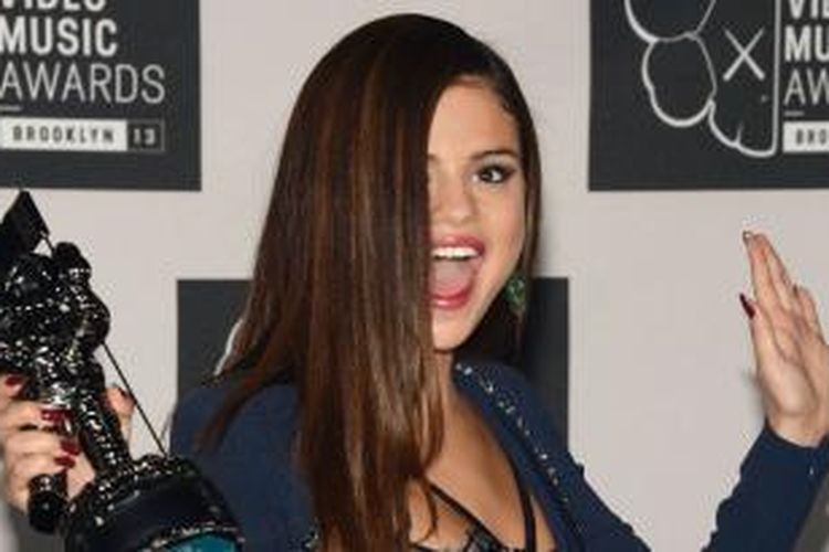 Selena Gomez meraih penghargaan Best Pop Video MTV Video Music Awards 2013, yang digelar di Barclays Center, Brooklyn, New York City (AS), Minggu (25/8/2013) malam waktu setempat atau Senin (26/8/2013) pagi WIB.
