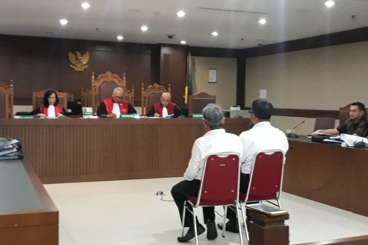 Jaksa Komisi Pemberantasan Korupsi (KPK) menghadirkan Direktur Jenderal Perimbangan Keuangan Kementerian Keuangan Astera Primanto Bhakti di Pengadilan Tindak Pidana Korupsi Jakarta, Senin (18/2/2019).