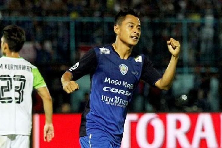 Gol Penalti Menangkan Arema atas Persipura