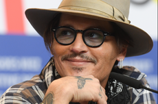 Johnny Depp Makin Intens dengan Model Rusia Yulia Vlasova