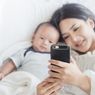 3 Dampak Buruk Orangtua Main Ponsel di Dekat Anak