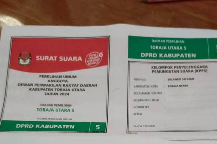Komisi Pemilihan Umum (KPU) Kota Palopo, Sulawesi Selatan, menemukan surat suara DPRD Toraja Utara nyasar ke Kota Palopo, , temuan itu diketahui usai dilakukan sortir dan pelipatan surat suara., Rabu (24/1/2024)