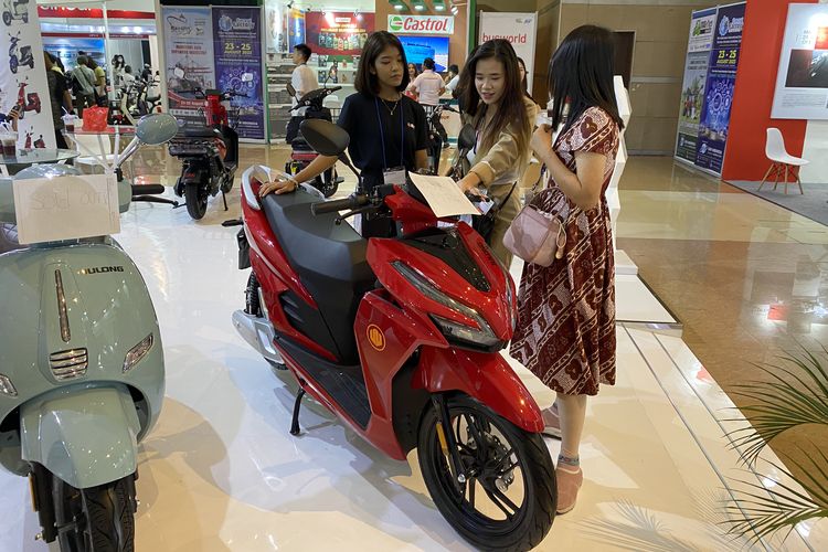 Foto : Banyak Motor Listrik Murah di INAPA 2023, Dijual mulai Rp 4 Jutaan