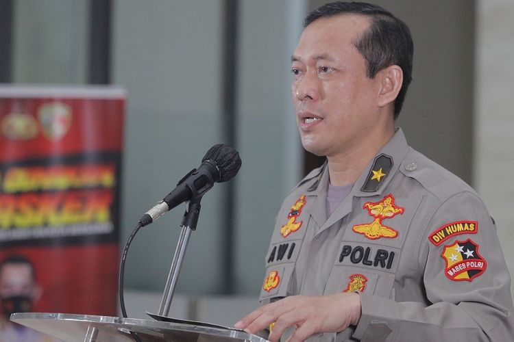 Indonesian National Police spokesman Brigadier General Awi Setiyono at a press briefing [16/10/2020] ANTARA FOTO/Reno Esnir/wsj.  *** Local Caption ***   