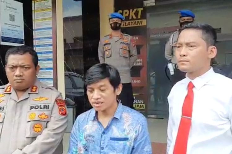 US alias Urip Saputra (40), pria asal Bogor yang pura-pura meninggal lalu hidup kembali telah meminta maaf secara terbuka di Mapolres Bogor, Cibinong, Kabupaten Bogor, Jawa Barat, Senin (21/11/2022).