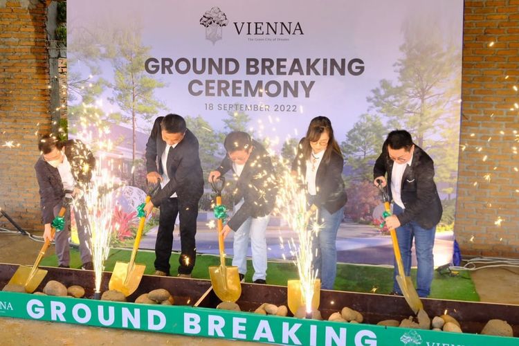 Groundbreaking Vienna Botanical Living Cluster Vivaldi oleh PT Greenland Garden Realty di Jl Djamin Ginting KM 12, Kota Medan, Minggu (18/9/2022)