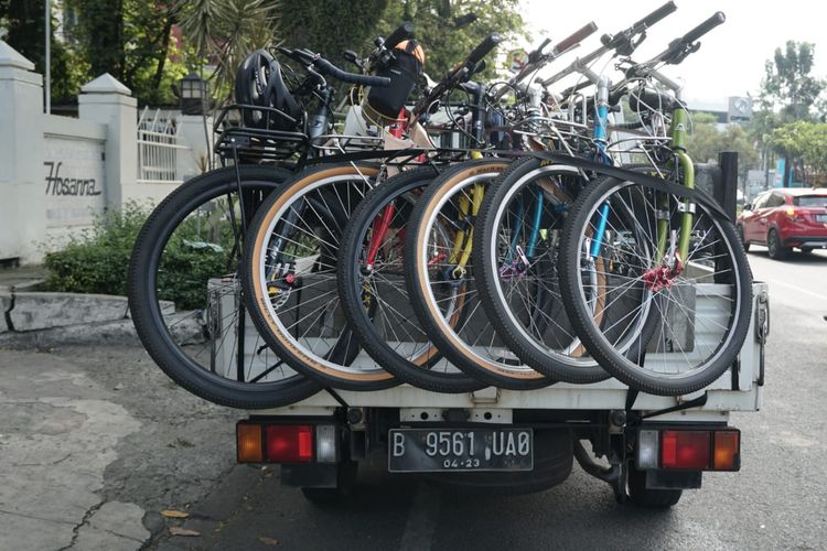 Isuzu Traga Loading Sepeda