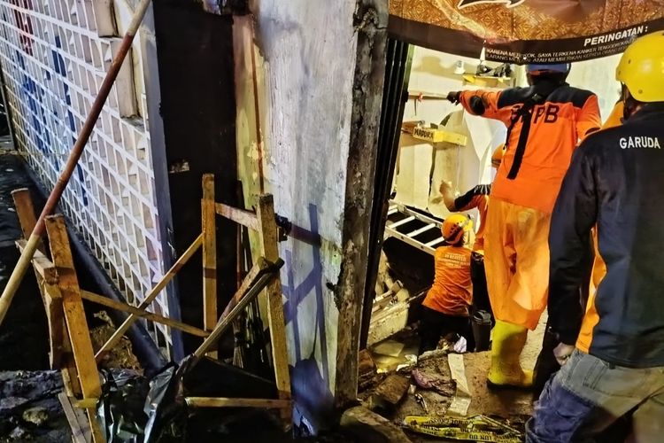 Salah satu warung kelontong yang terletak di Jalan S Supriadi, Kecamatan Sukun, Kota Malang, Jawa Timur atau dekat kedai mie ambles pada Rabu (19/2/2025), sore. 