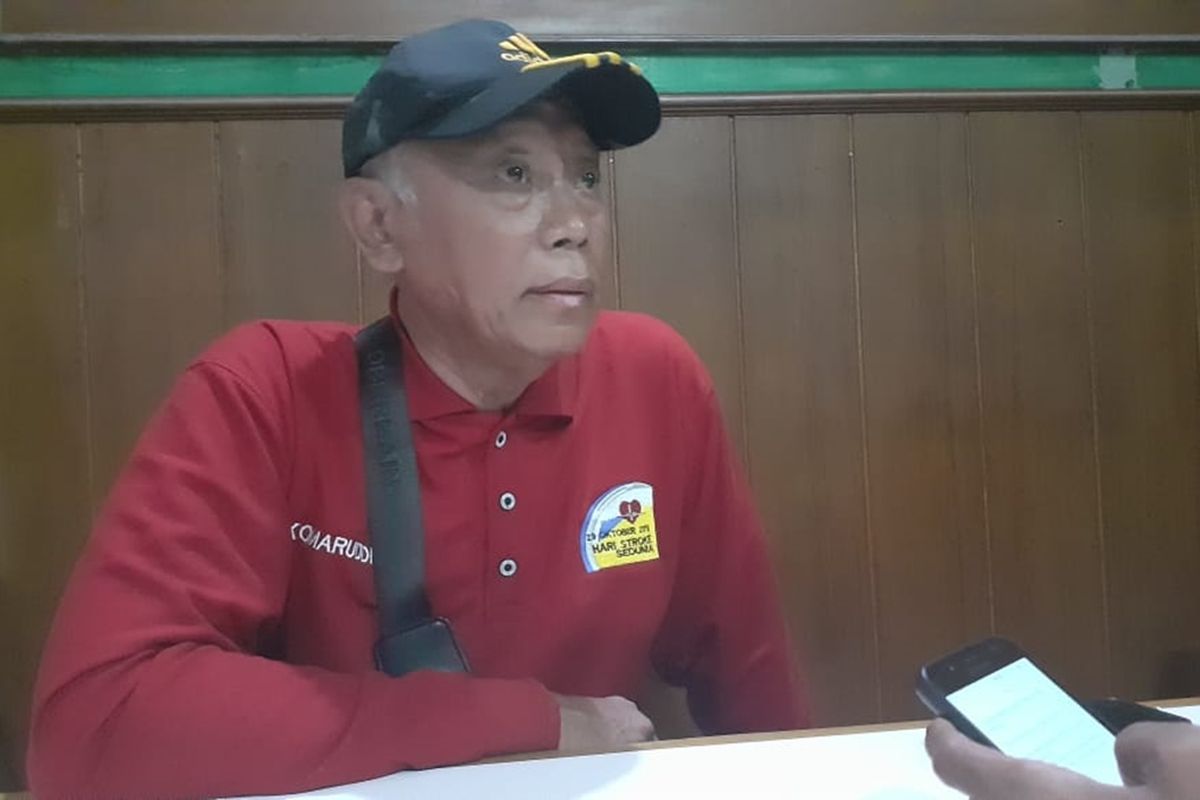 Komaruddin Rachmat (65), penyintas strok asal Bekasi berencana melakoni aksi jalan kaki dari Bandung, Jawa Barat ke DKI Jakarta dalam rangka peringatan Hari Strok Sedunia yang jatuh pada 29 Oktober 2019 nanti.