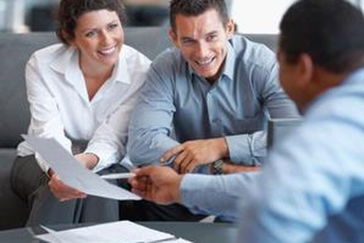 Luangkan waktu untuk membuat perencanaan keuangan, bila perlu minta bantuan dari perencana keuangan profesional.