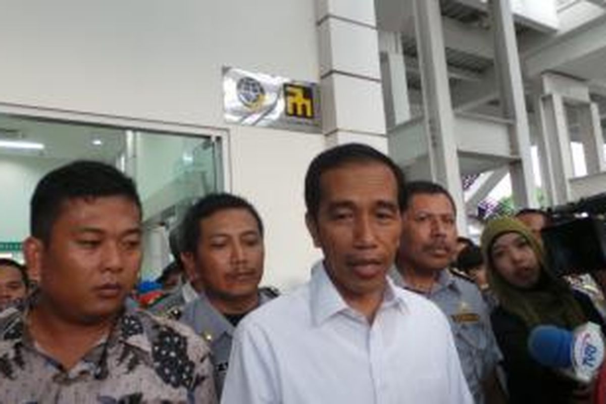 Gubernur DKI Jakarta Joko Widodo meresmikan terminal Manggarai, Rabu (16/4/2014).