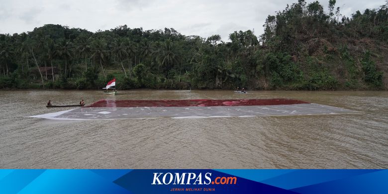 Bendera Merah Putih Raksasa Membentang di Arus Deras Cikaso, Simbol Perjuangan Meraih Ilmu