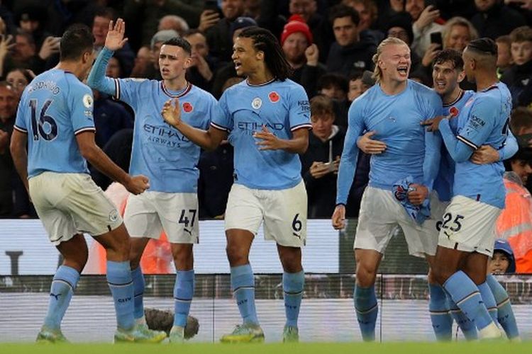 Suasana perayaan gol Erling Haaland (ketiga dari kiri) pada laga pekan ke-15 Liga Inggris yang mempertemukan Man City vs Fulham di Stadion Etihad, Sabtu (5/11/2022). Kemenangan 2-1 atas Fulham mengantar Man City ke puncak klasemen Liga Inggris. Artikel ini berisi link live streaming Man City vs Brentford.