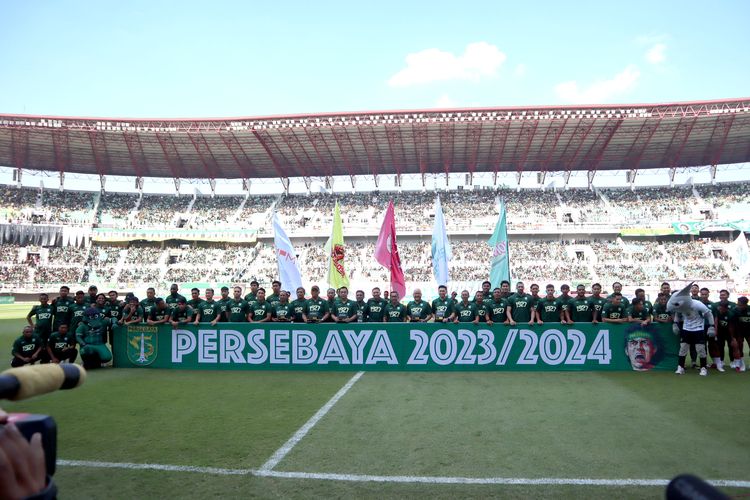 Jelang Liga 1 2023-2024 Persebaya Surabaya launching tim di Stadion Gelora Bung Tomo (SGBT) Surabaya, Minggu (18/6/2023) siang. 