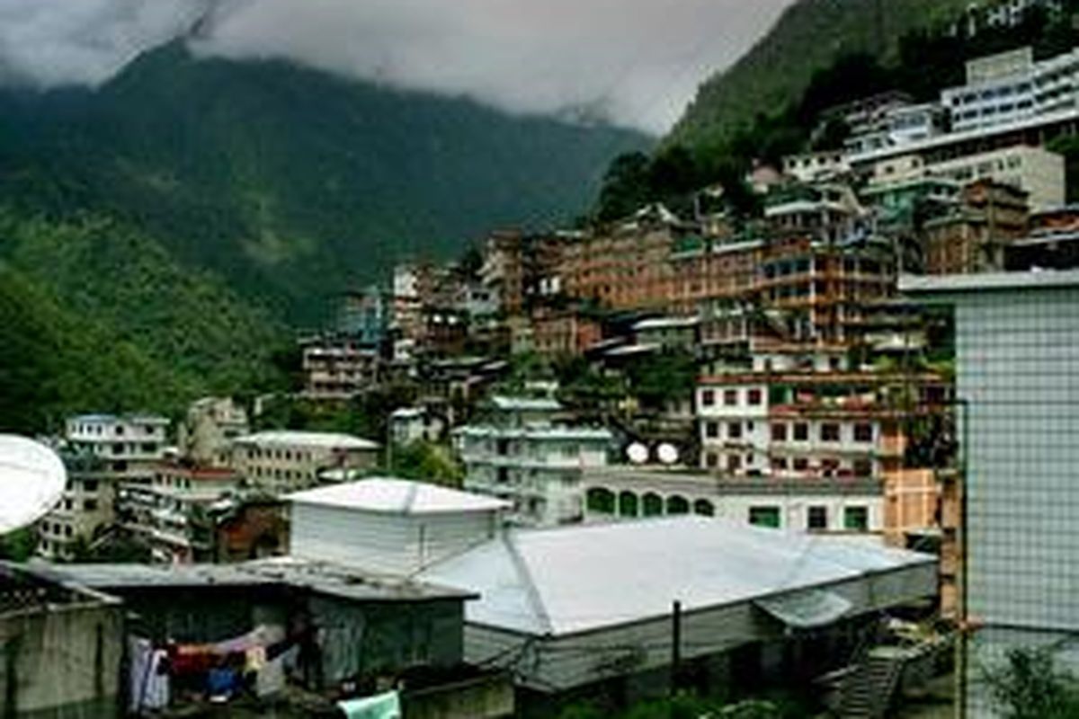 Kota perbatasan Zhangmu, kemegahan di bukit terpencil.