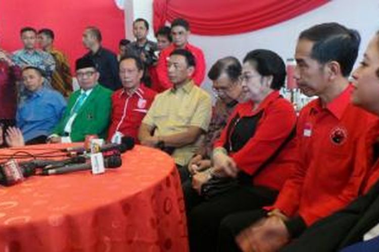 Rapat Kerja Nasional Jokowi bersama Dradjad Wibowo dan Emron Pangkapi.