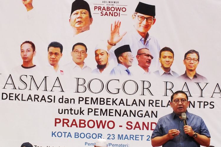 Wakil Ketua Umum Partai Gerindra Fadli Zon saat menghadiri acara Jaringan Alumni SMA (Jasma) se-Bogor Raya Deklarasi dan Pembekalan Relawan TPS untuk Pemenangan Prabowo-Sandi di Lapangan Indor GOR Pajajaran, Kota Bogor, Sabtu (23/3/2019).