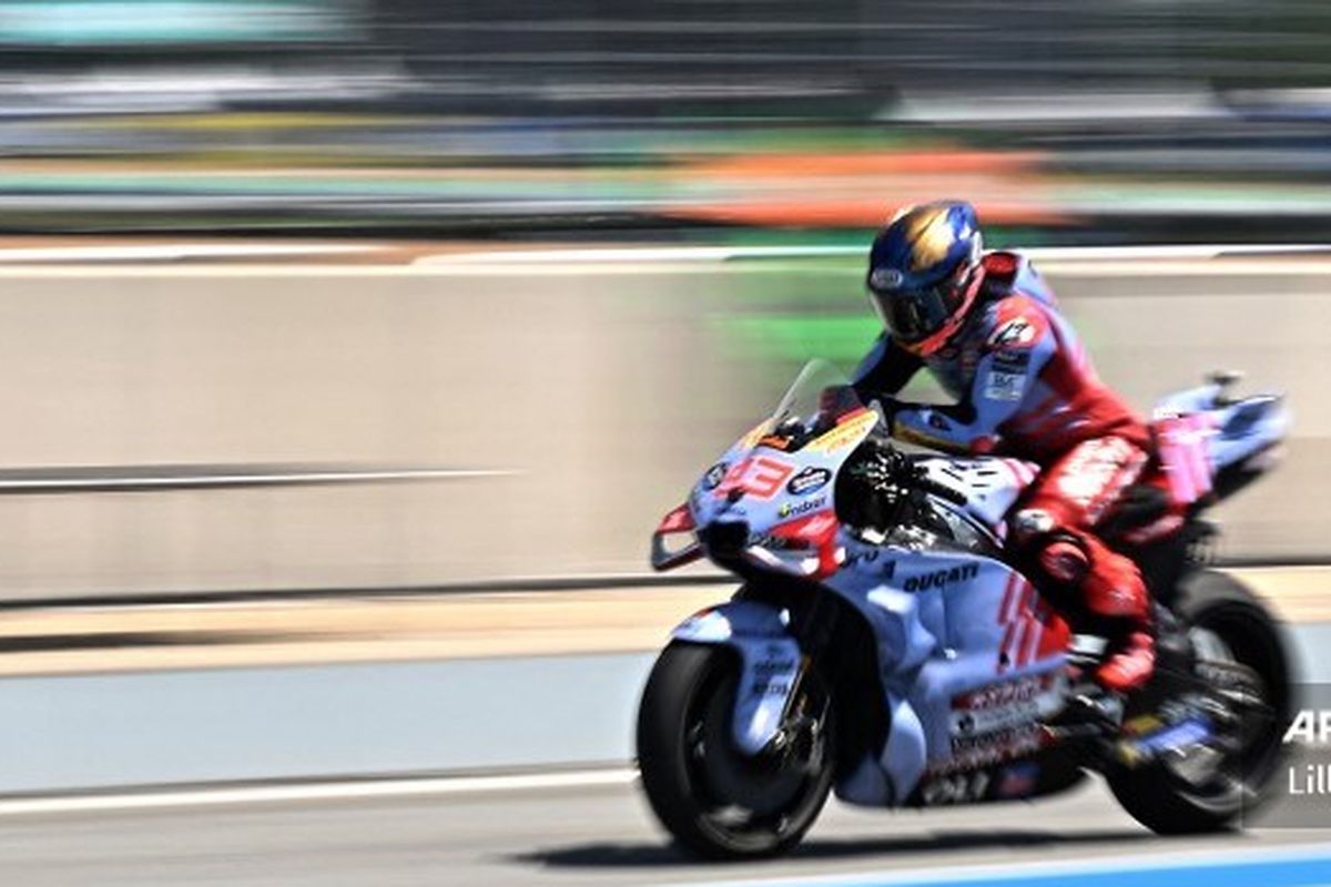 Pebalap Gresini Racing, Marc Maquez, kala beraksi dalam rangkaian MotoGP Thailand yang digelar di Sirkuit Buriram pada 25-27 Oktober 2024. (Photo by Lillian SUWANRUMPHA / AFP)