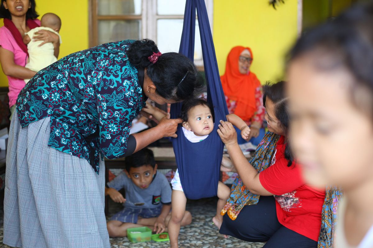 Ilustrasi kegiatan di pos pelayanan terpadu (Posyandu). Ikatan Dokter Anak Indonesia (IDAI) mengatakan bahwa Posyandu harus berjalan baik dan dilengkapi fasilitas lengkap untuk mencegah stunting sejak dini.