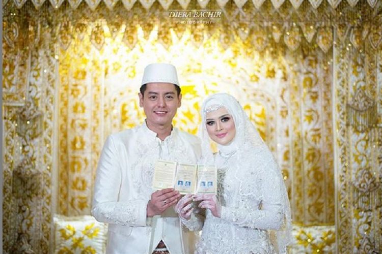 Artis peran Roger Danuarta dan Cut Meyriska menikah pada Sabtu (17/8/2019) di Medan, Sumatera Utara.