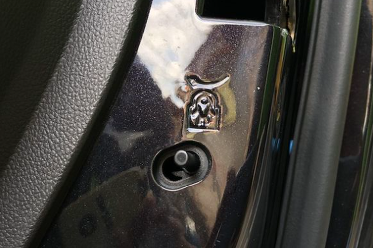 child safety lock pada mobil chevrolet