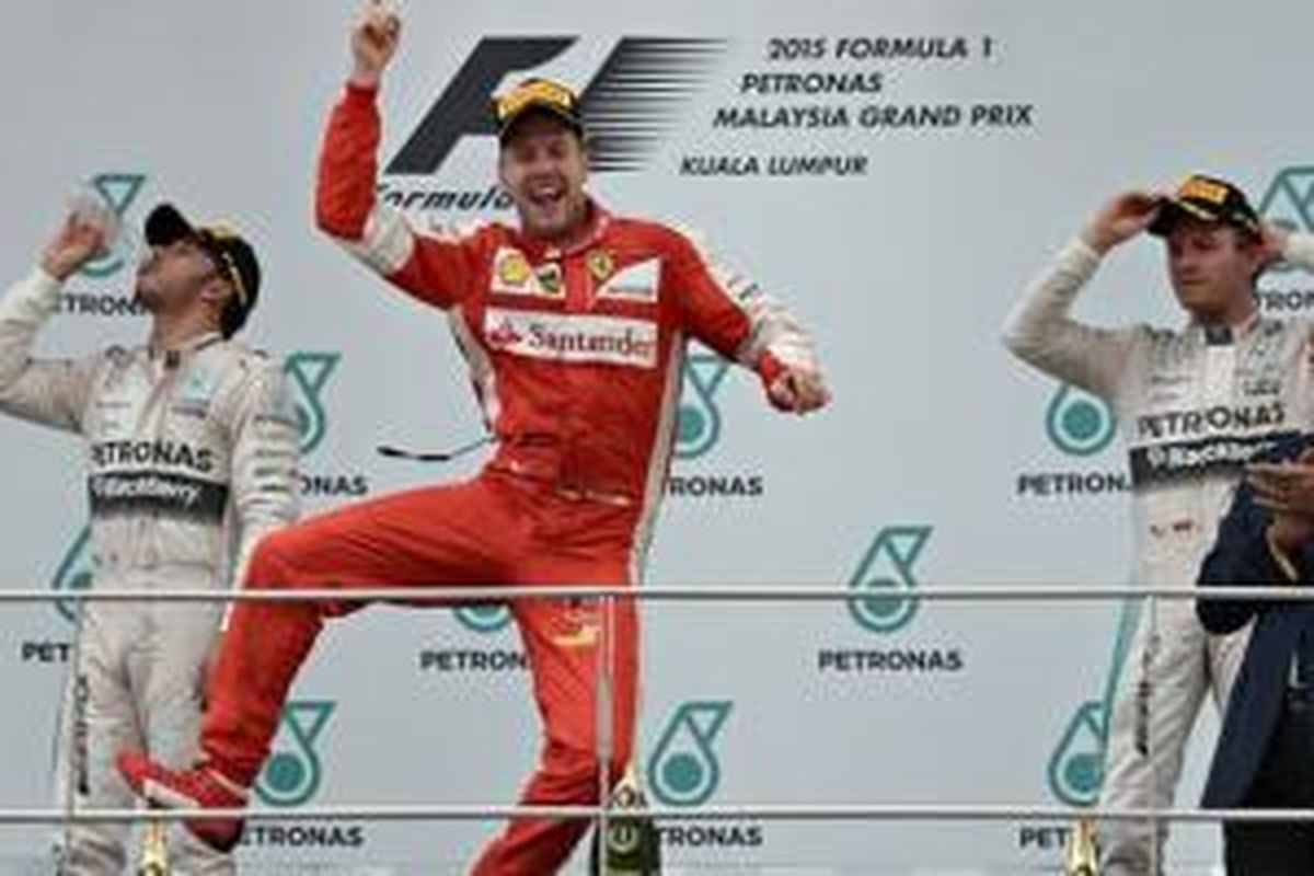 Sebastian Vettel bergembira di podium pertama GP Sepang