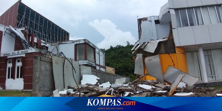 Berada Di Lantai Atas Saat Gempa Lebih Baik Turun Atau Berlindung Halaman All Kompas Com