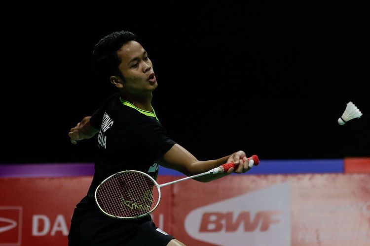 Tunggal putra Indonesia, Anthony Ginting bertanding melawan tunggal putra Denmark, Anders Antonsen  pada pertandingan final Daihatsu Indonesia Masters 2020 di Istora Senayan Jakarta, Minggu (19/1/2020). Anthony Ginting tampil sebagai juara setelah menang 17-21, 21-15, dan 21-9.