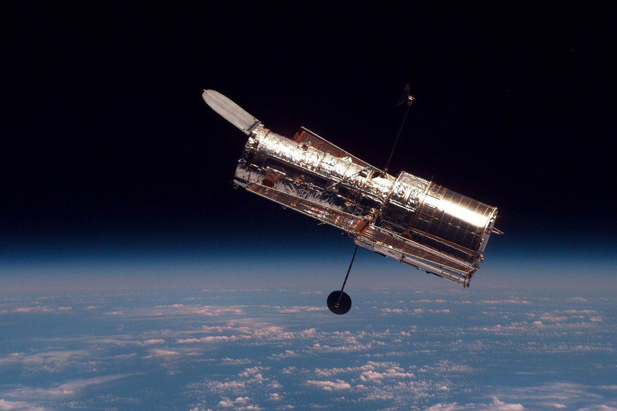 Ilustrasi Hubble, Teleskop Luar Angkasa milik NASA.